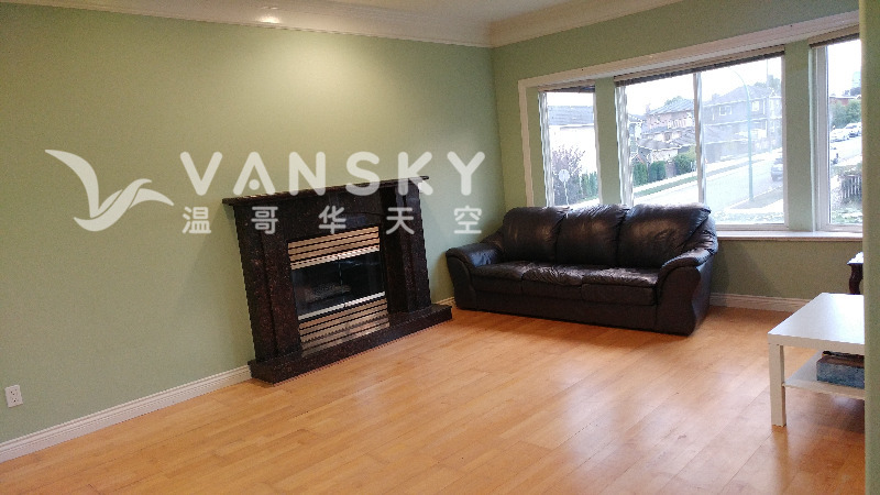 230326221359_c Living room 1.jpg